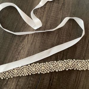 Beautiful bridal rhinestone belt!